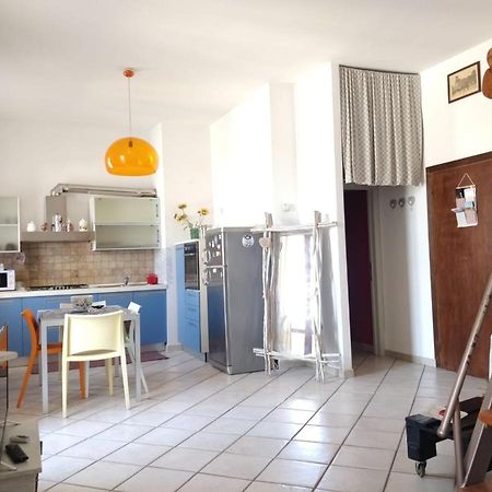 Delizioso Appartamento Vicino Al Centro Piombino Exterior foto